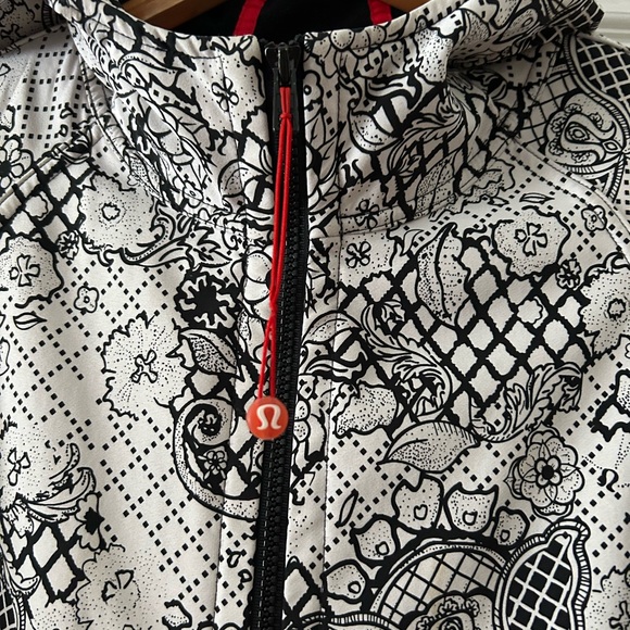 Beautiful Lululemon jacket - Picture 2 of 9